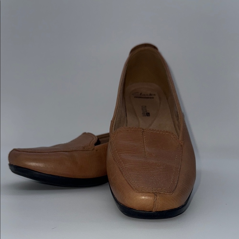 Clarks Tan Leather Loafers Slip-On Moccasin - Picture 2 of 6